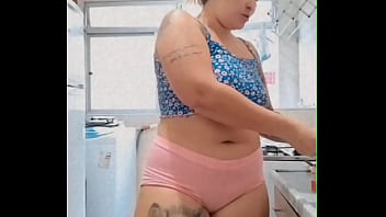 Coloquei um mini shorts e fui me exibir na internet só não gozou quem não quis