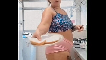 Coloquei um mini shorts e fui me exibir na internet só não gozou quem não quis