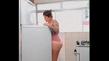 Coloquei um mini shorts e fui me exibir na internet só não gozou quem não quis