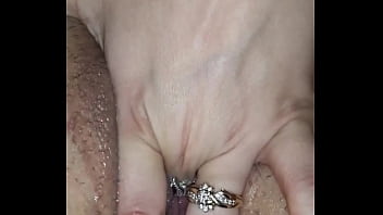 Sexsassy playing in her pussy