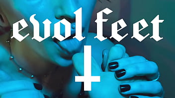 Can you fit your tongue in between each of my toes