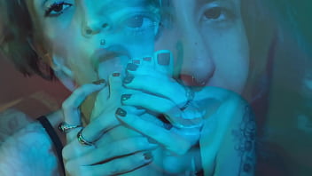 Can you fit your tongue in between each of my toes