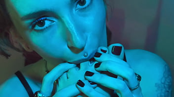 Can you fit your tongue in between each of my toes