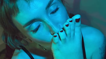 Can you fit your tongue in between each of my toes