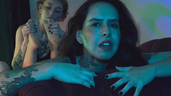 Can you fit your tongue in between each of my toes