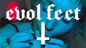 Can you fit your tongue in between each of my toes