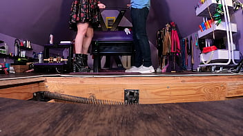 Dominatrix puts submissive man in bondage