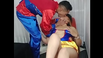 Me follo a la latina de culo grande en cuatro hasta que se viene a chorros que rico squirt y le lleno de semen esas rica tetas