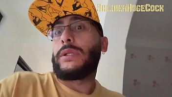 He comes to sign some documents and ends up sucking my cock