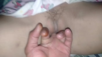 น้ำพุ่งเข้ารูหีที่ยังบริสุทธิ์ของสาวเพื่อนบ้าน