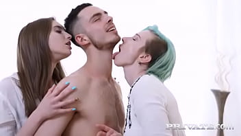 Vikalita and alice klay enjoy hot threesome