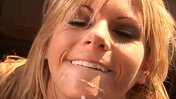 Courtney simpson is an outdoor cum hole