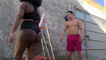 Minha vizinha muito gostosa inventei uma desculpa para comer ela ao ar livre