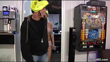 Wette verloren und er darf seine freundin ficken Wette verloren und er darf seine freundin ficken