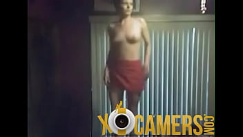 Teen girl posing nude webcam