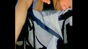 Vecina 18 le encanta la verga siempre y cuando le pagues las uñas