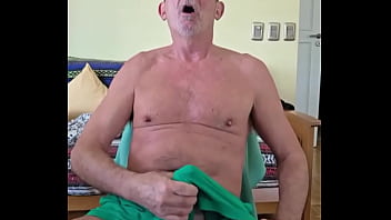 Pervy papifachero loves his soft n2n shorts feels so good on his fat daddie boner #bulge #bulgespy #bulgeworship #bulge