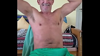 Pervy papifachero loves his soft n2n shorts feels so good on his fat daddie boner #bulge #bulgespy #bulgeworship #bulge