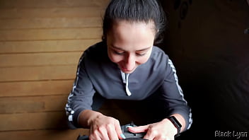 Black lynn makes a quickie blowjob in abandoned park house