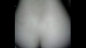 Vecina casada moviendo el culo con el vecino