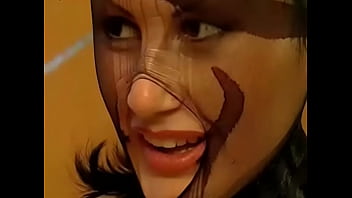 Karma rosenberg en el baño