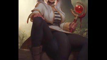 Hermosa chica de cabello blanco sentada en el bosque