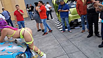 Tunning pigtails & linguerie teen deja que los fans le tomen fotos de su rico culo exhibit outdoor Tunning pigtails & linguerie teen deja que los fans le tomen fotos de su rico culo exhibit outdoor