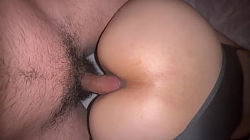 Puta follada por el culo con los ojos vendados follando con desconocido