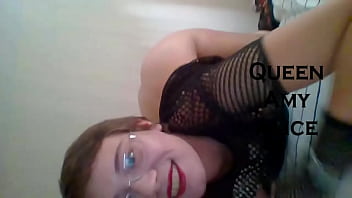 Sexy striptease to my bassline