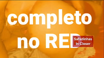 A garota delira dando o rabo