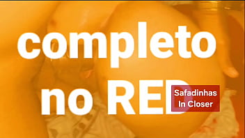 A garota delira dando o rabo