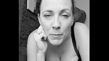 *téléphone moi et jouons à un jeu de rôle sois mon patron et je serai