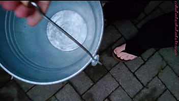 Barfuß zum müllplatz