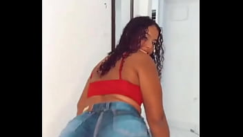 Safada dançando funk