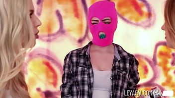 Big ass slut leya falcon has a huge wet orgasm in a blondie 3some