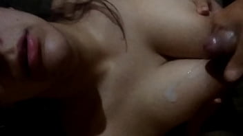 Lechita en las tetas