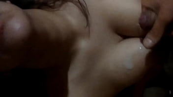 Lechita en las tetas