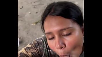 Mi vecina campesina viene por unos limones y le doy leche