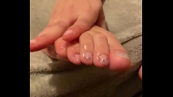 Oiling my feet and playing with them for my fans claudia bavel