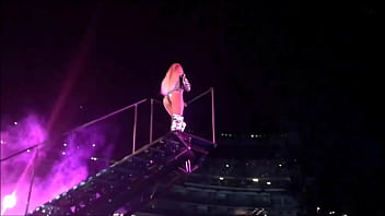 Beyoncé bending that ass over in black Beyoncé bending that ass over in black