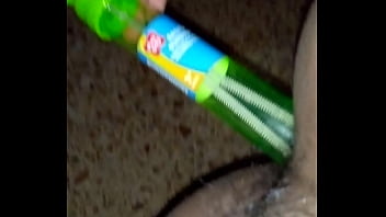 Me Masturbo Y Meto Tubo De Burbujas En Mi Ano thumbnail