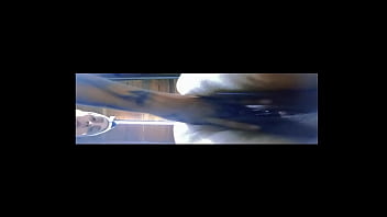 Mi hermanastra se pone lentes para chupar mi verga