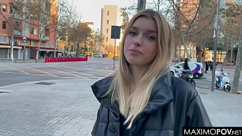 Blonde stunning teen sucks like a godess