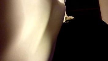 Le doy duro para que sepa quién es el jefe