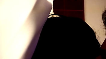 Le doy duro para que sepa quién es el jefe