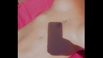 Petit repos bien mérité une bronzette toute nu c’est le pied quand même