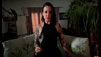 Tu es invité à ma table pour un toast très spécial devines de quoi