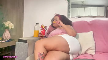 Fat girl massive farts while eating & watching tv