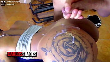 Nega gostosa cai de boca no pau grande e grosso