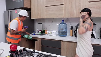 The plumber comes to fix the pipe and i end up paying him with my wet pussy – la rola and daniclark